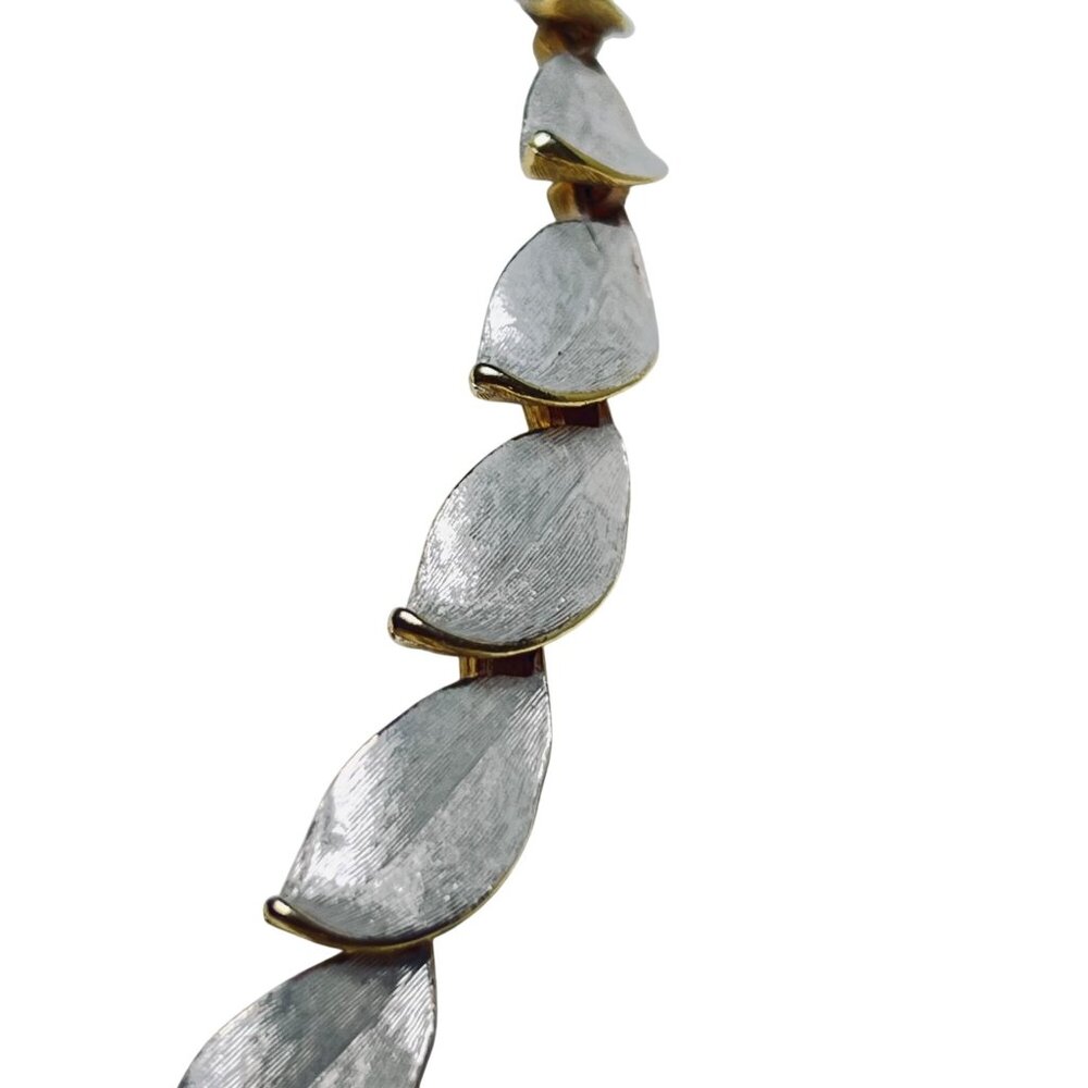 Vintage Gold Tone With Silver Tone Leaf Links Necklace & Clip On Earrings (5873) - Picture 5 of 10
